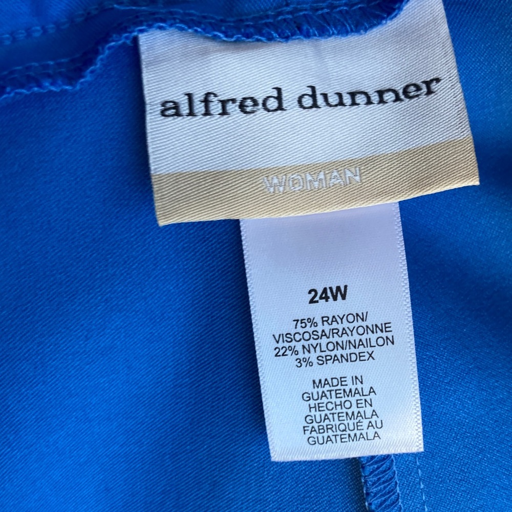Alfred Dunner allure Capri pant tummy slimming super stretch azure blue 24W - Picture 15 of 17